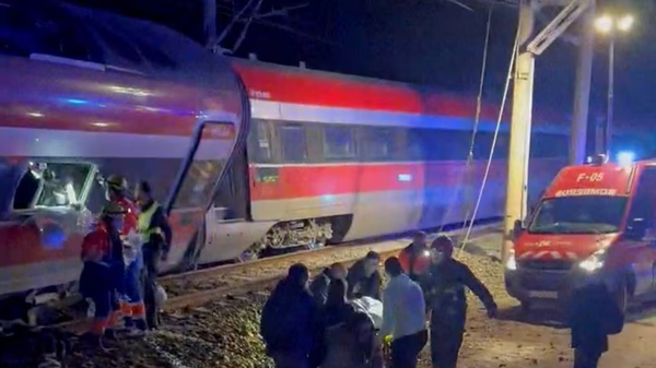 Скоростные поезда столкнулись в Испании - Sputnik Армения