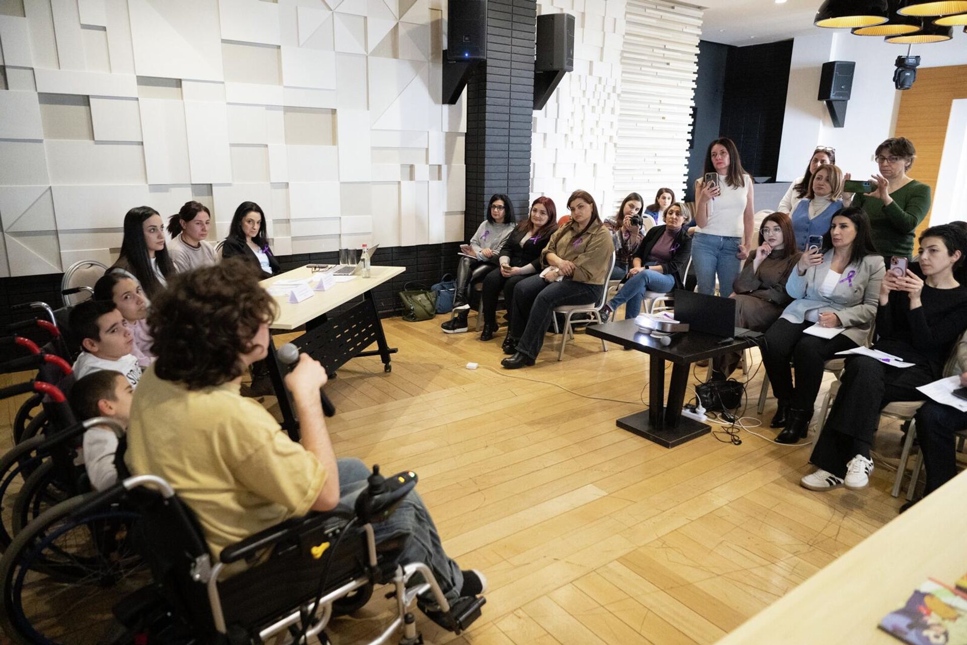 Семинар по спинальной мышечной атрофии в Цахкадзоре Семинар по спинальной мышечной атрофии в Цахкадзоре - Sputnik Армения, 1920, 20.01.2026