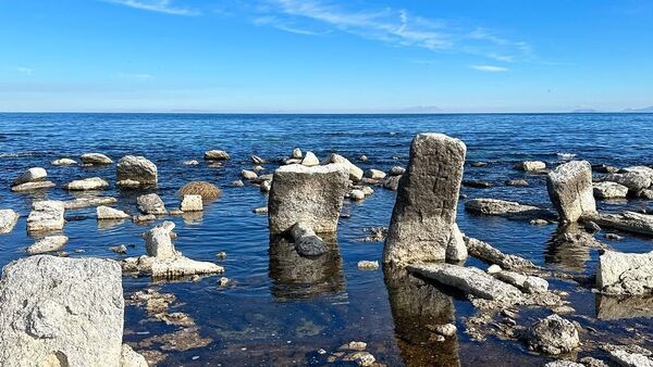 Обнаруженные под озером Ван хачкары - Sputnik Армения