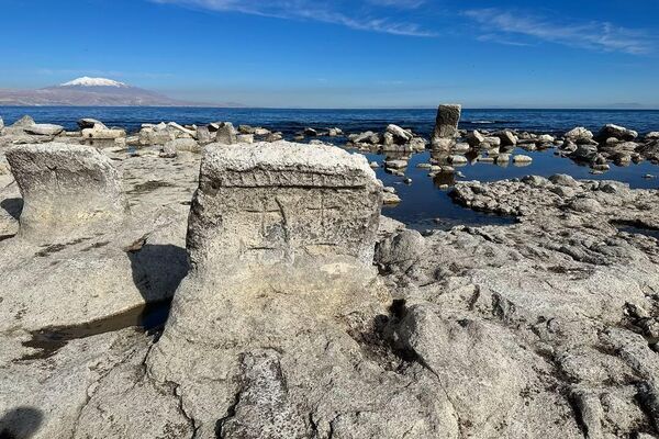 Վանա լճի հատակին հայտնաբերված խաչքարերը - Sputnik Արմենիա