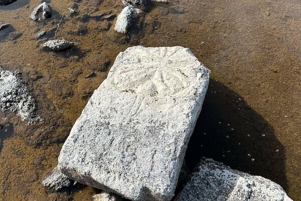 Վանա լճի հատակին հայտնաբերված խաչքարերը - Sputnik Արմենիա