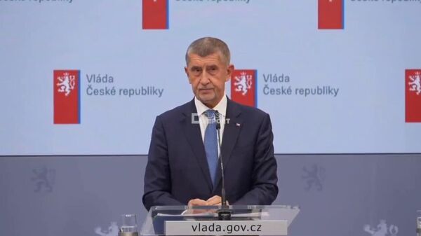 Премьер Чехии купил глобус, чтобы найти Гренландию, и оценил время подлёта Орешника до острова - Sputnik Армения