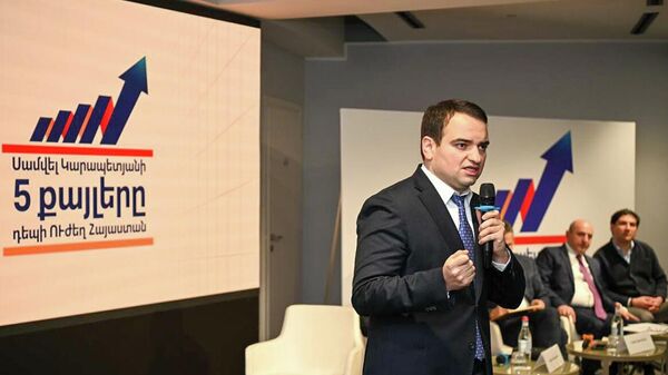 Нарек Карапетян на презентации экономической программы 5 шагов Самвела Карапетяна к Сильной Армении (20 января 2026). Еревaн - Sputnik Արմենիա