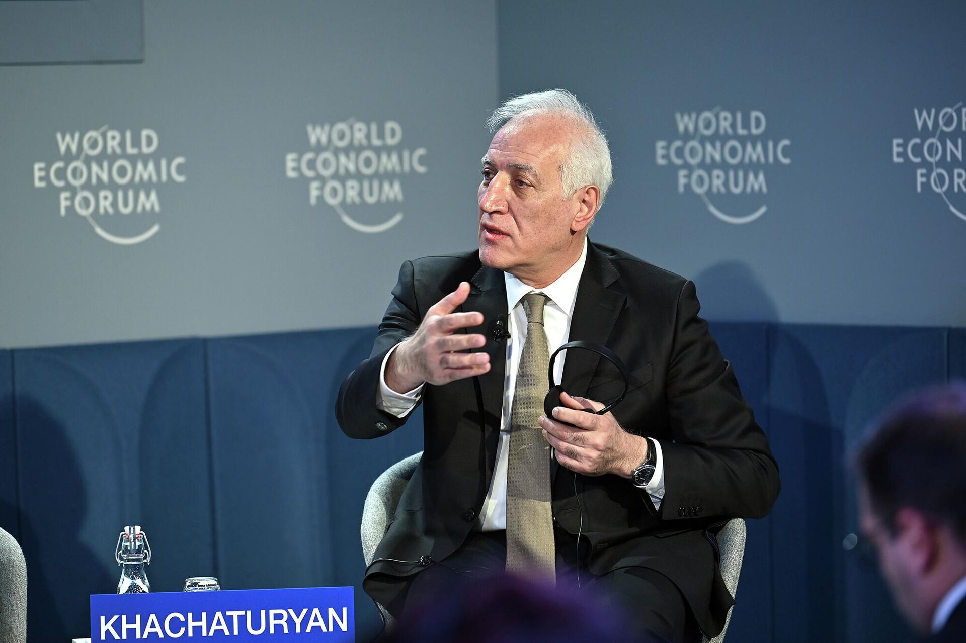 Президент Ваагн Хачатурян во время выступления в Давосе (20 января 2026). Швейцария - Sputnik Արմենիա, 1920, 20.01.2026