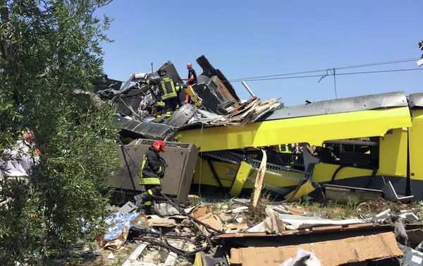 Երկաթուղային վթար Իտալիայում2016 թվականի հուլիսի 12-ին Անդրիա քաղաքի մոտակայքում տեղի ունեցավ մերձքաղաքային երկու գնացքների բախում Երկաթուղային վթար Իտալիայում2016 թվականի հուլիսի 12-ին Անդրիա քաղաքի մոտակայքում տեղի ունեցավ մերձքաղաքային երկու գնացքների բախում - Sputnik Արմենիա