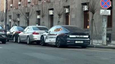 Машины полицейской гвардии в Ереване