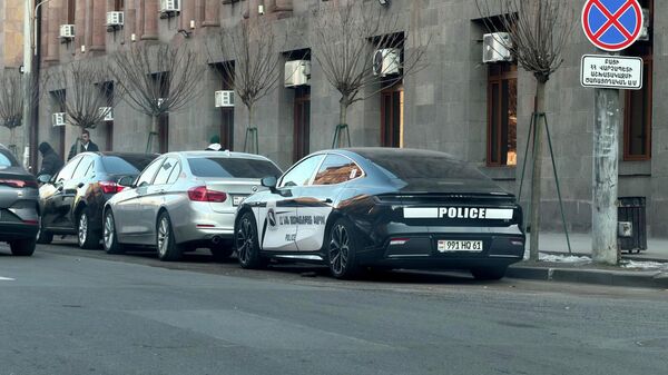 Машины полицейской гвардии в Ереване - Sputnik Армения