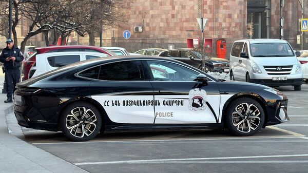 Ոստիկանության գվարդիայի մեքենաներից մեկը - Sputnik Արմենիա