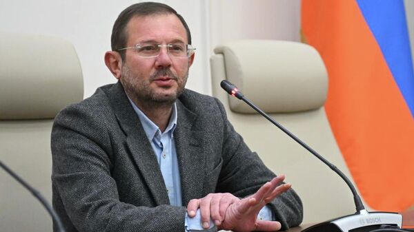 Депутат Гегам Манукян во время брифинга (22 января 2026). Еревaн - Sputnik Армения