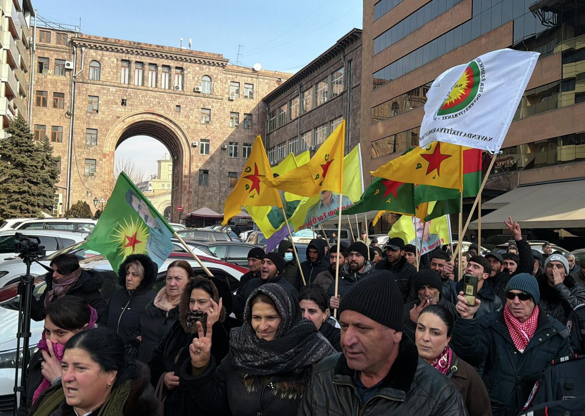 Курдская община Армении организовала акцию протеста около офиса ООН (22 января 2026). Еревaн - Sputnik Արմենիա, 1920, 22.01.2026