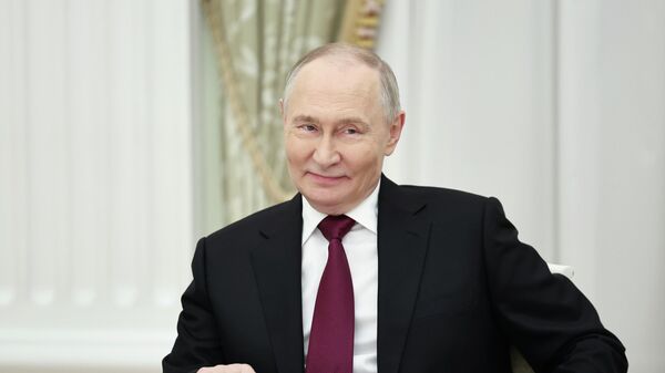 Президент РФ Владимир Путин во время встречи со спецпосланником президента США Стивеном Уиткоффом (22 января 2026). Москва - Sputnik Армения