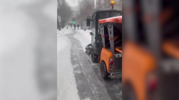 Уборка снега на улицах Еревана - Sputnik Армения