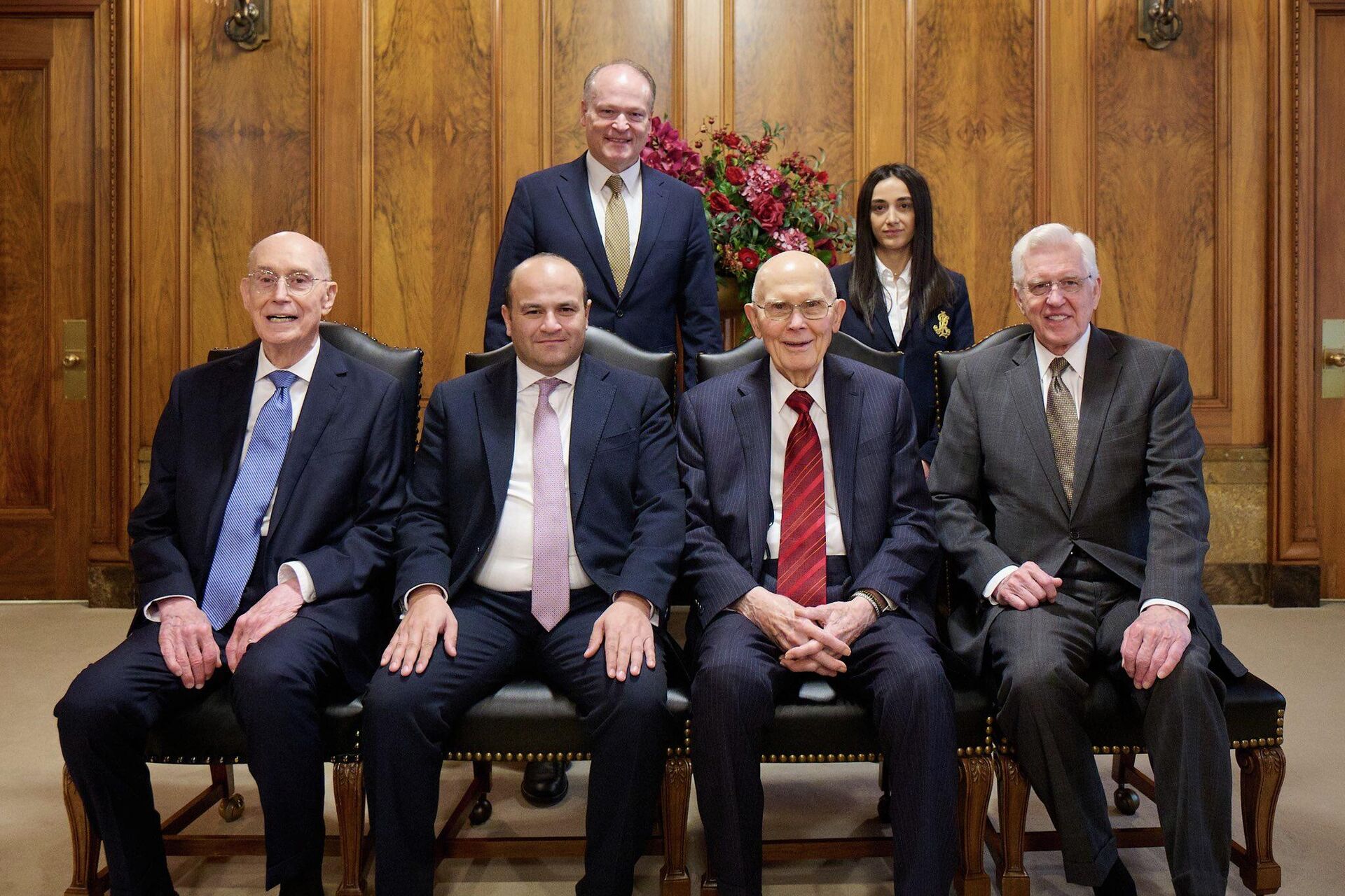 Посол Армении в США Нарек Мкртчян встретился с президентом Первого президентства Церкви Иисуса Христа Святых последних дней Даллином Х. Оуксом, первым советником Генри Б. Айрингом и вторым советником Д. Тоддом Кристофферсоном (23 января 2026). Вашингтон - Sputnik Армения, 1920, 24.01.2026