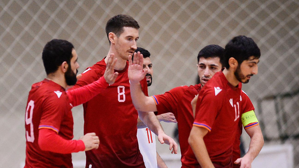 Դենիս Նևեդրովo (ձախից երկրորդը) - Sputnik Արմենիա