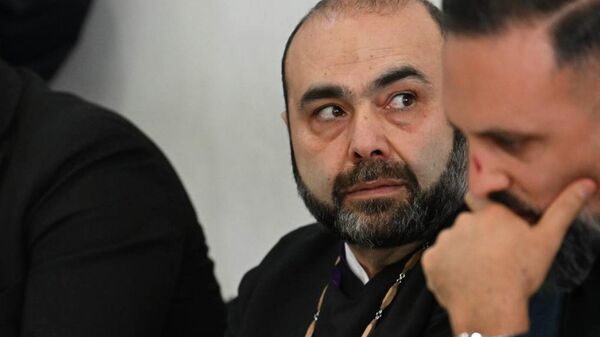 Մկրտիչ սրբազանը դատարանում - Sputnik Արմենիա