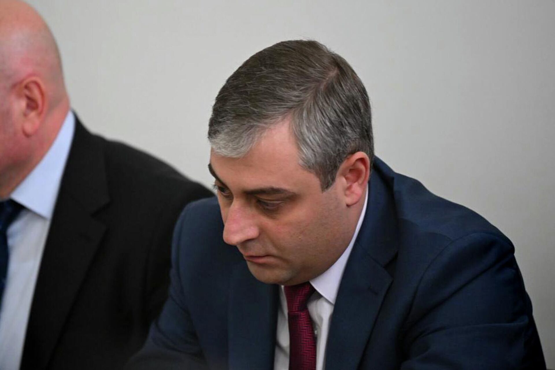 Адвокат Петрос Петросян на первом заседании суда по делу епископа Мкртича Прошяна (26 января 2026). Еревaн - Sputnik Արմենիա, 1920, 26.01.2026