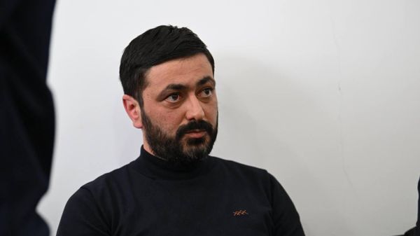 Арамаис Тахмазян (бывший отец Таде) на первом заседании суда по делу епископа Мкртича Прошяна (26 января 2026). Аштарак - Sputnik Արմենիա