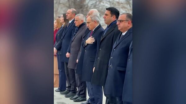 Пашинян отдал дань памяти павшим в боях за Отечество в пантеоне Ераблур - Sputnik Армения