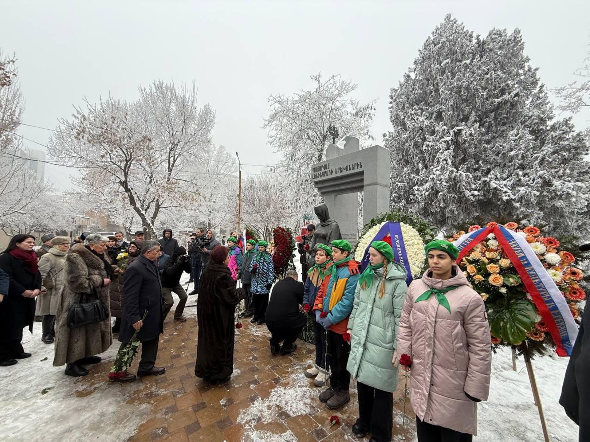 Церемония возложения цветов к памятнику Детям блокадного Ленинграда (27 января 2026). Еревaн - Sputnik Армения, 1920, 27.01.2026