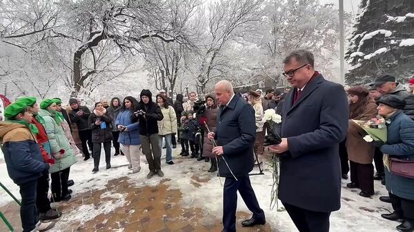 Церемония возложения цветов к памятнику Детям блокадного Ленинграда - Sputnik Армения