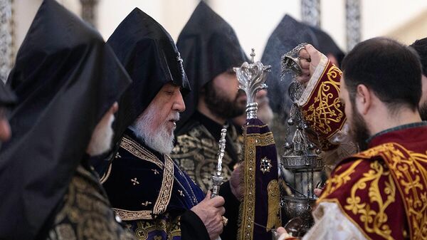Заупокойная месса в День памяти погибших при защите Отечества в Эчмиадзинском соборе (27 января 2026). Эчмиадзин - Sputnik Армения