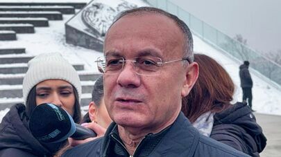 Сейран Оганян общается с прессой во время посещения военного пантеона Ераблур по случаю Дня армии (28 января 2026). Еревaн