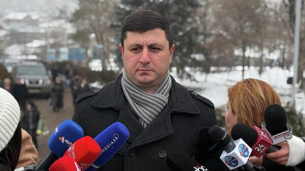 Տիգրան Աբրահամյանը Եռաբլուրում - Sputnik Արմենիա