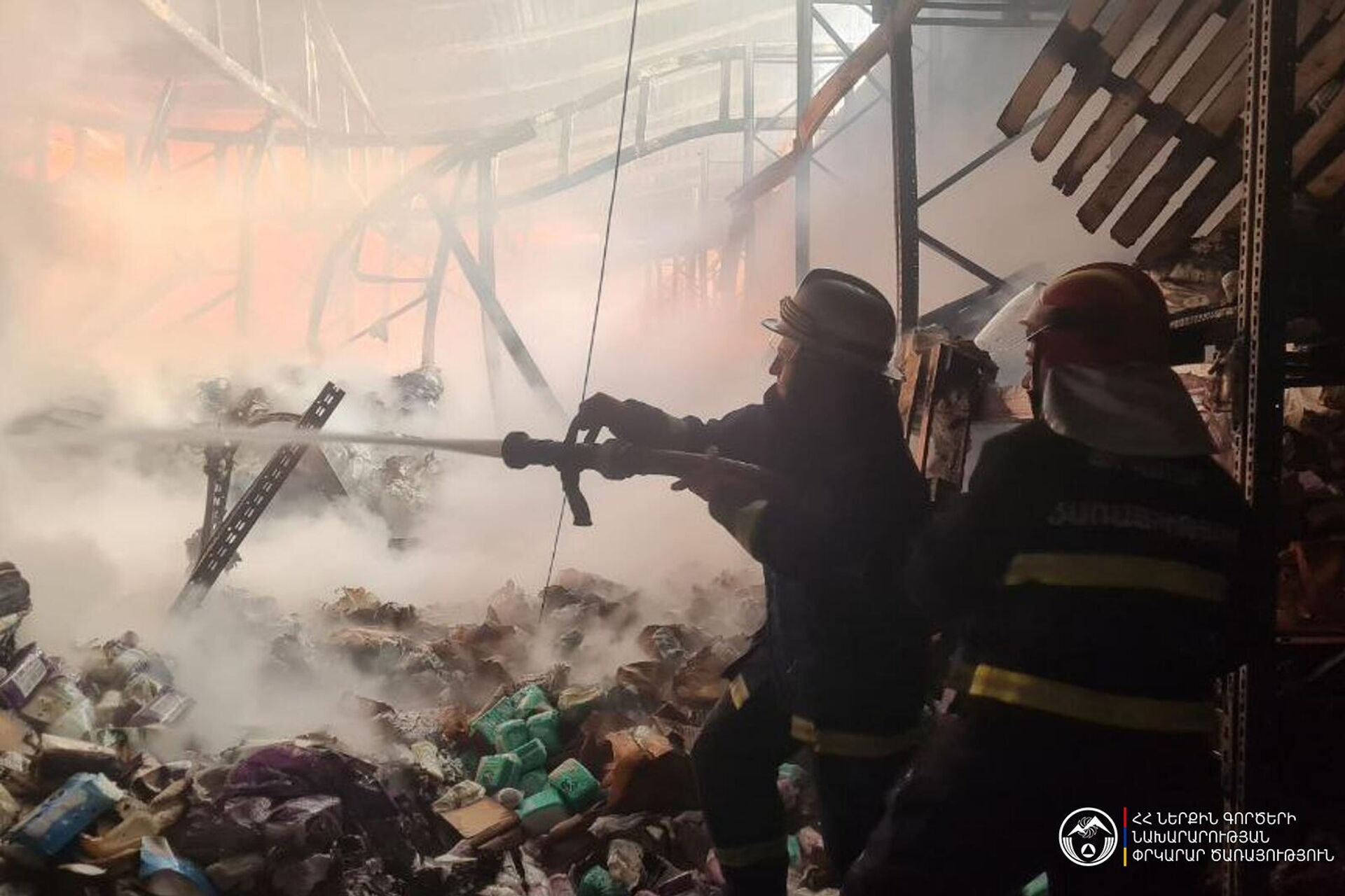 Пожар на территории цеха по производству салфеток (29 января 2026). Еревaн - Sputnik Արմենիա, 1920, 29.01.2026