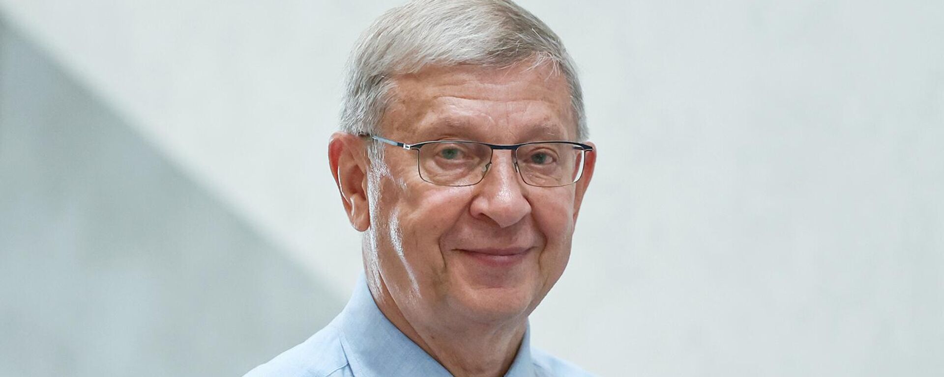 Предприниматель Владимир Евтушенков во время посещения президентом РФ государственного морского технического университета (27 июля 2025). Санкт-Петербург - Sputnik Армения, 1920, 29.01.2026