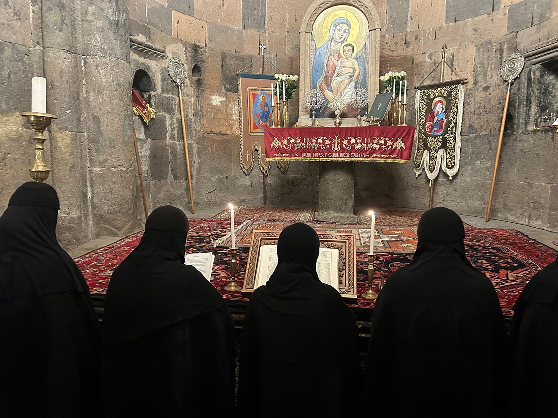 Совместная молитва за арестованных духовников в Сахмосаванке (29 января 2026). Арагацотн - Sputnik Армения, 1920, 29.01.2026