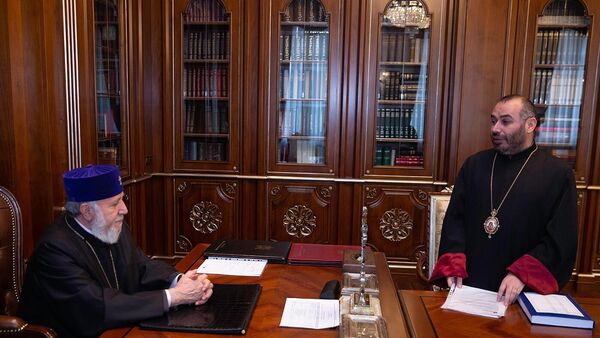 Ամենայն հայոց կաթողիկոս Գաեգին  Բ–ն և Մասյացոտնի թեմի նախկին առաջնորդը - Sputnik Արմենիա