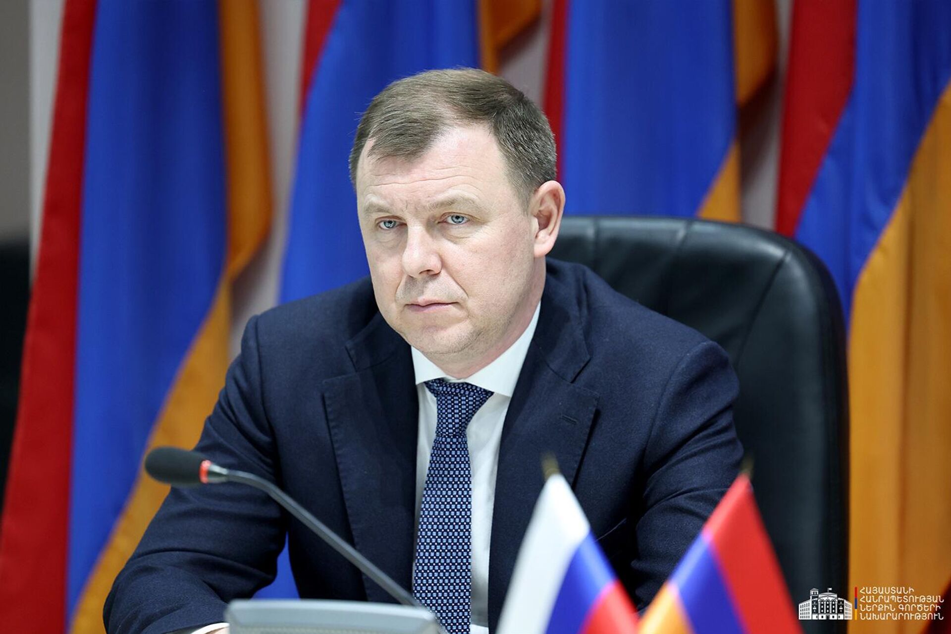 Директор Службы спасения МВД Арам Казарян принял делегацию во главе с заместителем министра гражданской обороны, чрезвычайных ситуаций и ликвидации последствий стихийных бедствий РФ Вячеславом Бутко (29 января 2026). Еревaн - Sputnik Армения, 1920, 29.01.2026