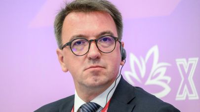 Директор департамента европейских проблем МИД РФ Владислав Масленников во время сессии "Ответственное партнерство для комплексного развития Арктики и Дальнего Востока" на ВЭФ-2025 (4 сентября 2025). Владивосток