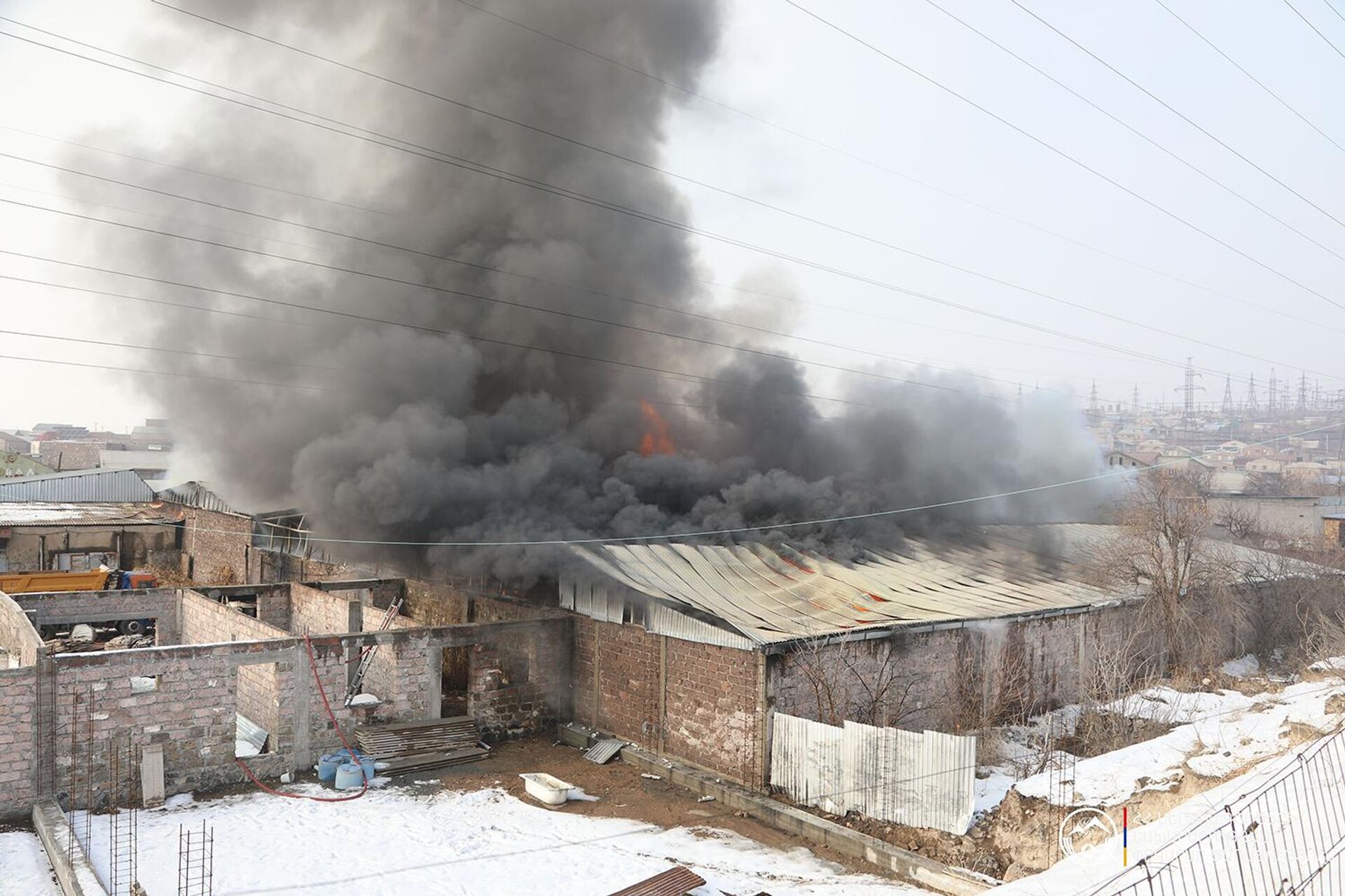 Пожар на территории цеха по производству салфеток (29 января 2026). Еревaн - Sputnik Արմենիա, 1920, 30.01.2026