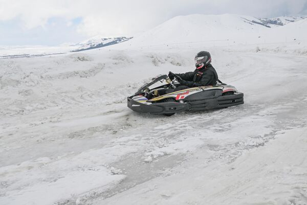 Зимний картинг в Апаране - Sputnik Армения