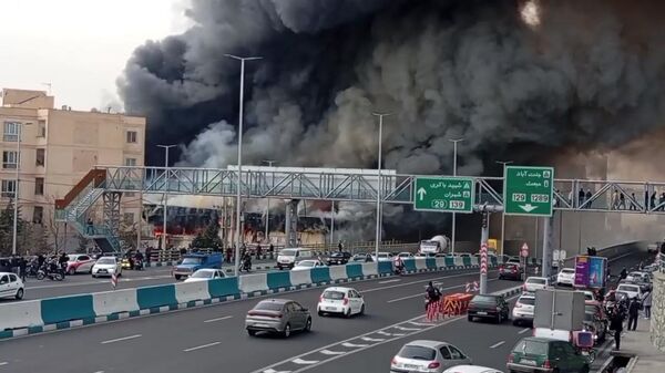 В районе Тегерана загорелся рынок Джаннатабад - Sputnik Армения