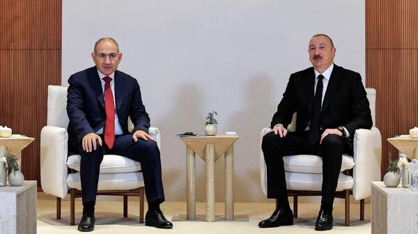 Встреча премьер-министра Никола Пашиняна и президента Азербайджана Ильхама Алиева (4 февраля 2026). Абу-Даби - Sputnik Армения
