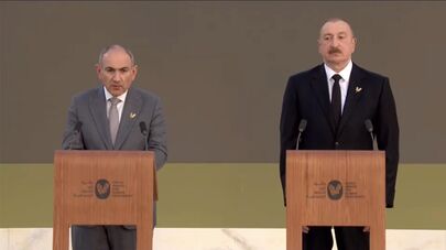 Премьер-министр Никол Пашинян и президент Азербайджана Ильхам Алиев на во время получения премии "Zayed" за человеческое братство (4 февраля 2026). Абу-Даби