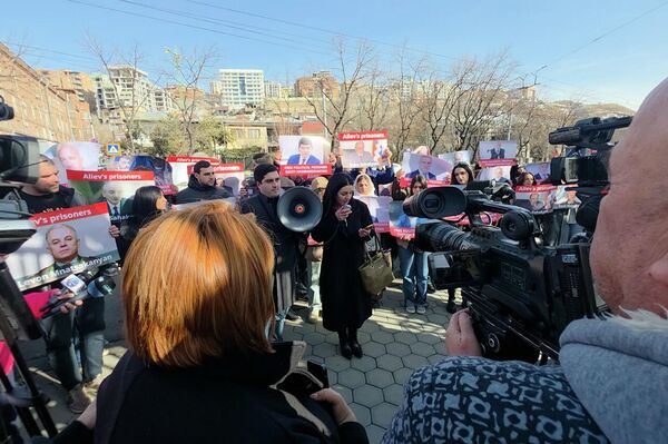 Акция в защиту всех политзаключенных и армянских пленных, содержащихся в бакинской тюрьме (5 февраля 2026). Еревaн - Sputnik Армения