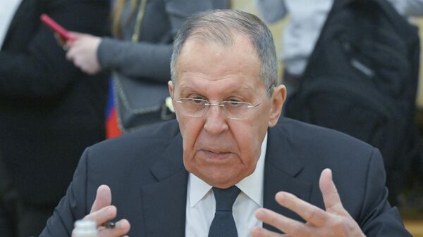 Министр иностранных дел РФ Сергей Лавров во время встречи со спикером парламента Армении Аленом Симоняном (5 февраля 2026). Москвa - Sputnik Արմենիա