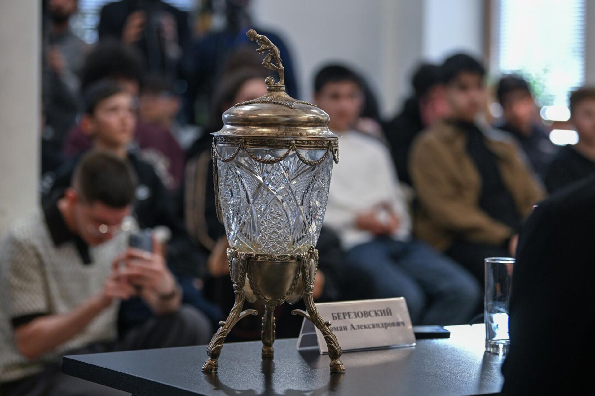 Кубок СССР по футболу представлен на пресс-конференции делегации Российского футбольного союза и Российской Премьер-лиги (5 февраля 2026). Еревaн - Sputnik Армения, 1920, 05.02.2026