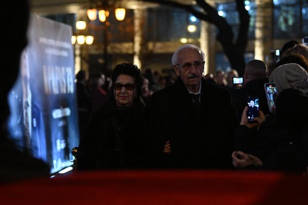 Спортивный обозреватель Сурен Багдасарян с супругой - Sputnik Армения