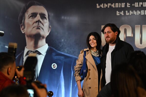 Актер кино Арцрун Чобанян с женой Люси - Sputnik Армения