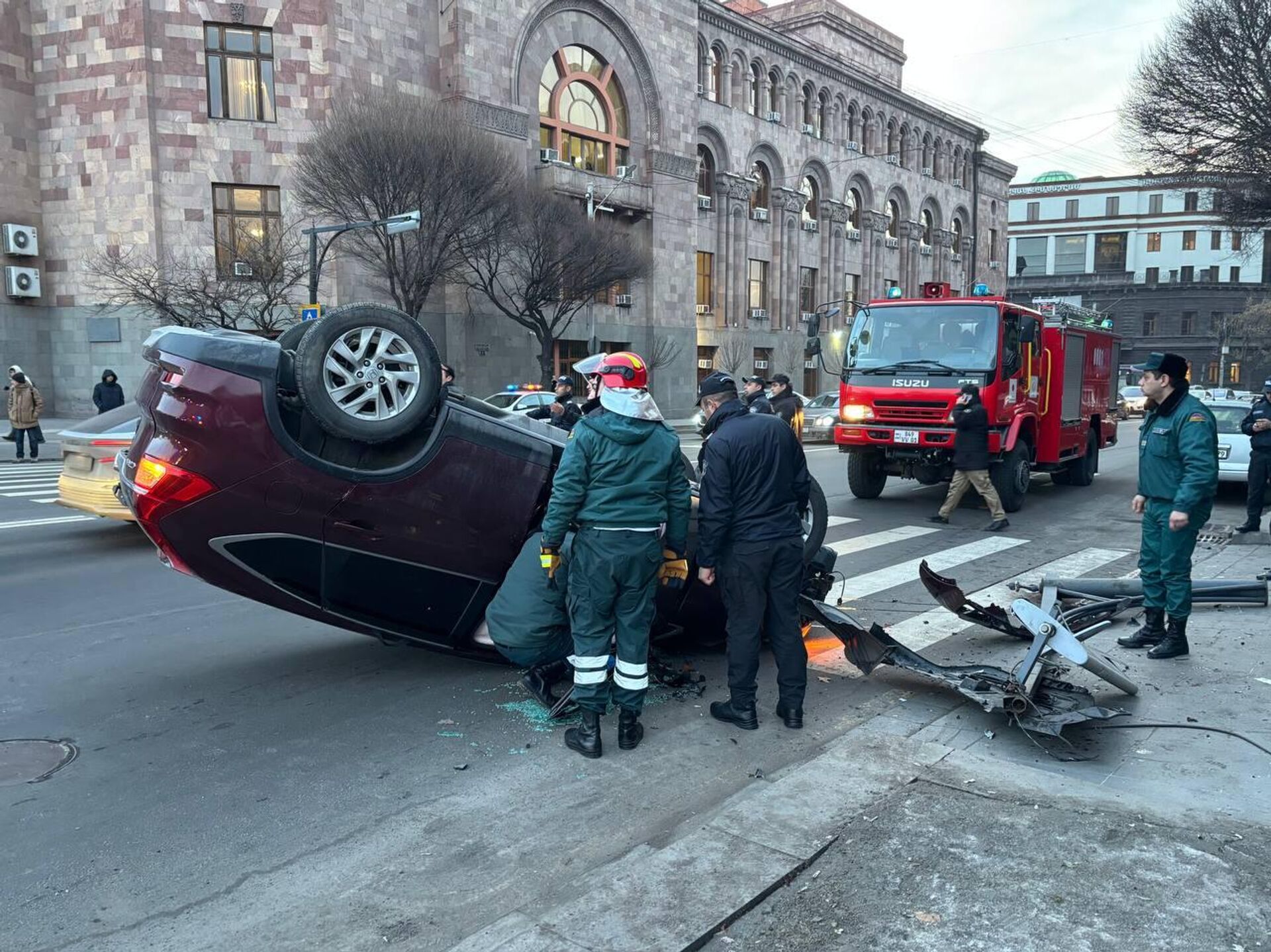 ДТП на площади Республики (6 февраля 2026). Еревaн - Sputnik Արմենիա, 1920, 06.02.2026