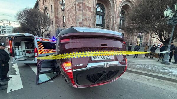 ДТП на площади Республики  - Sputnik Արմենիա