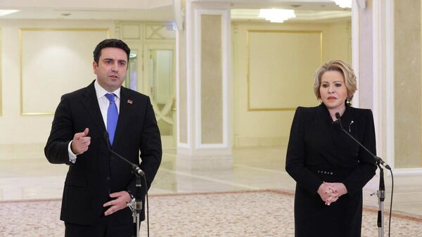 Ալեն Սիմոնյանն ու Վալենտինա Մատվիենկոն - Sputnik Արմենիա