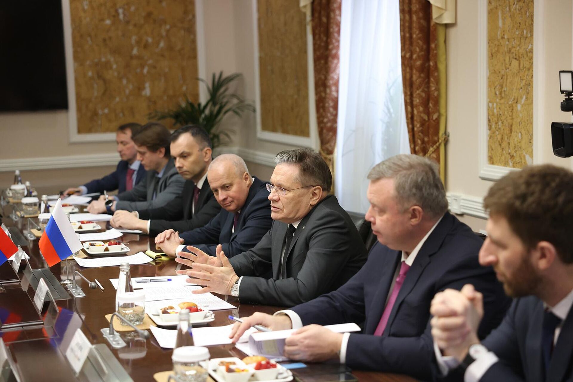 Председатель НС Ален Симонян встретился с гендиректором госкорпорации Росатом Алексеем Лихачевым (6 февраля 2026). Москвa - Sputnik Արմենիա, 1920, 06.02.2026