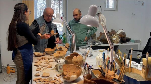 Кто на самом деле был похоронен в гробнице, обнаруженной в Берде: открытия археологов - Sputnik Армения