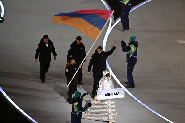 Հայաստանի հավաքականը Միլանի Ձմեռային օլիմպիական խաղերի բացման արարողության ժամանակ - Sputnik Արմենիա