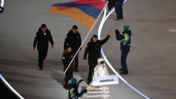 Сборная Армении во время церемонии открытия Зимних Олимпийских игр (6 февраля 2026). Милан - Sputnik Արմենիա